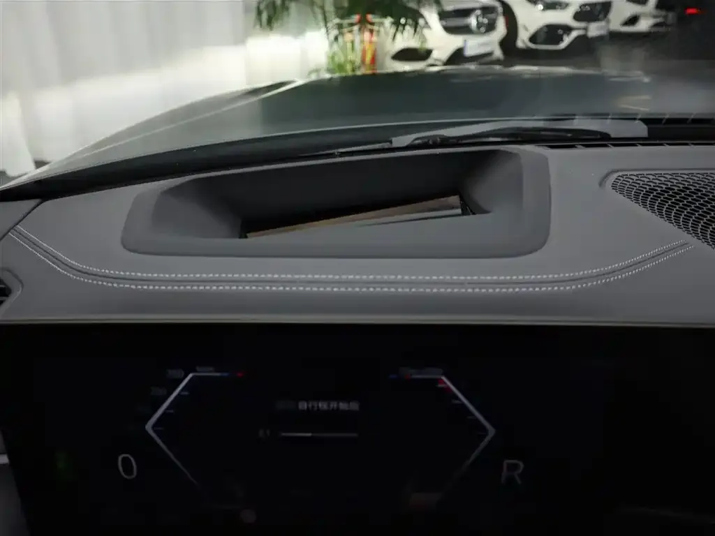 BMW 4 Series 2023 из CN, фото 8
