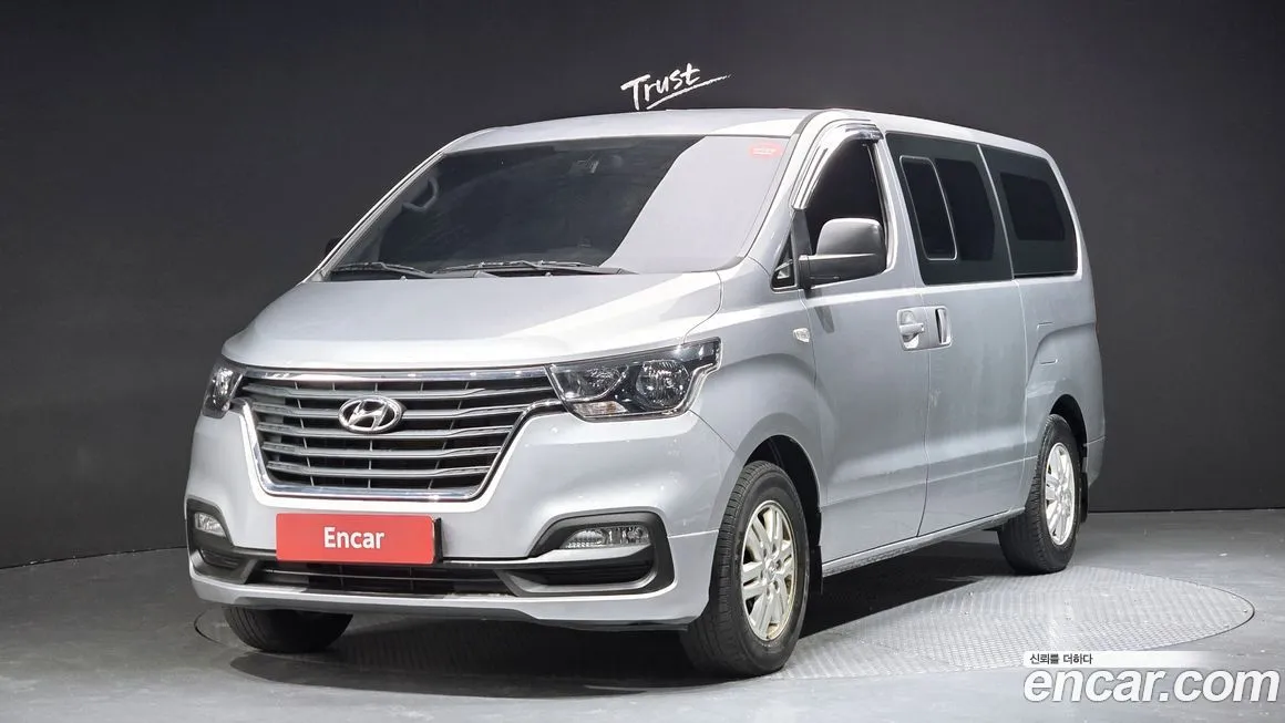 Hyundai Starex — фото 1