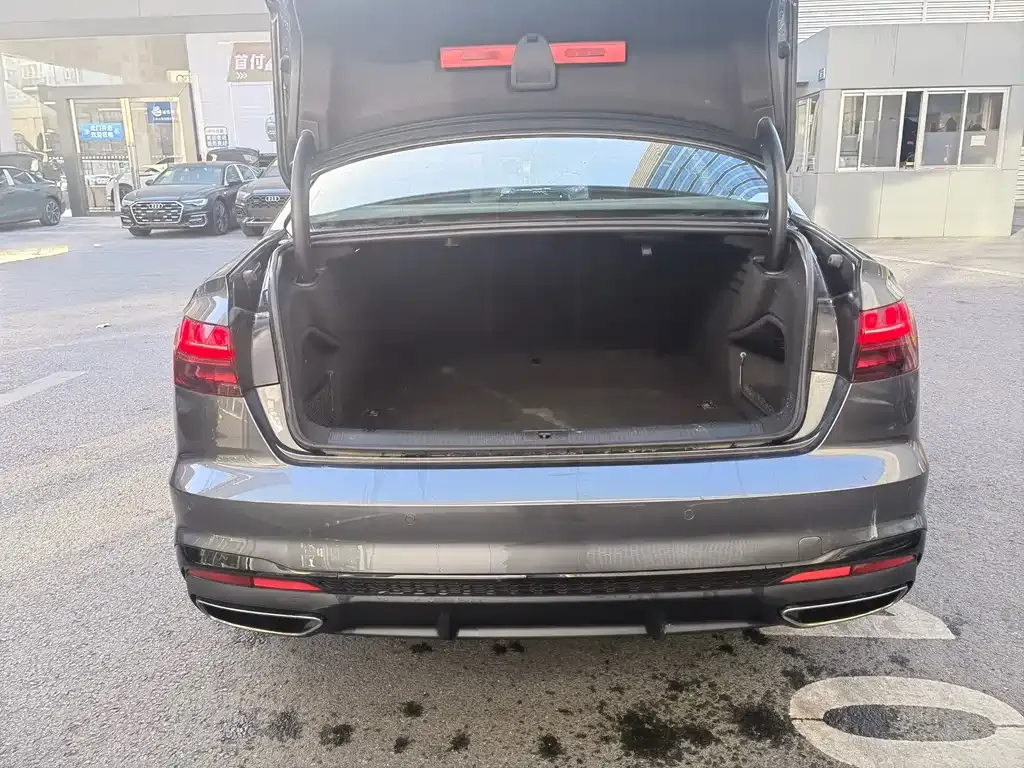 Audi A4L 2023 из CN, фото 7