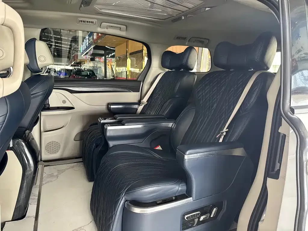 Buick GL8 2023 из CN, фото 9