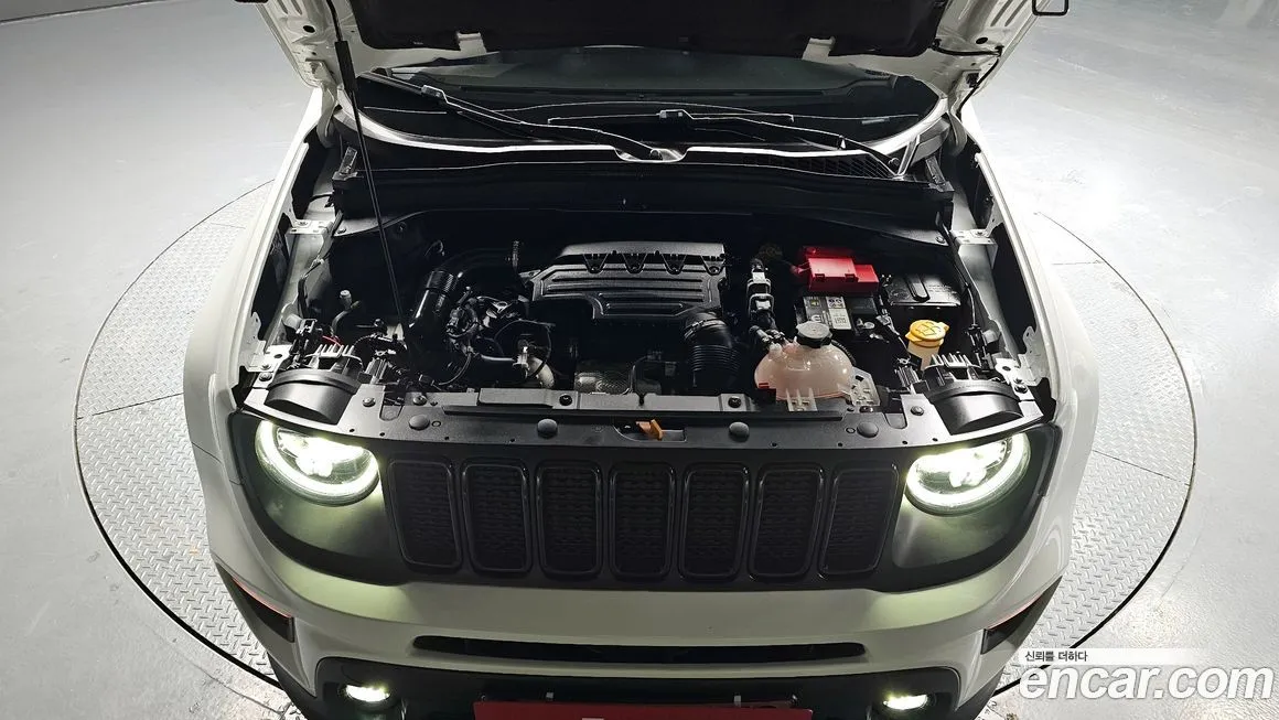 Jeep Renegade — фото 6