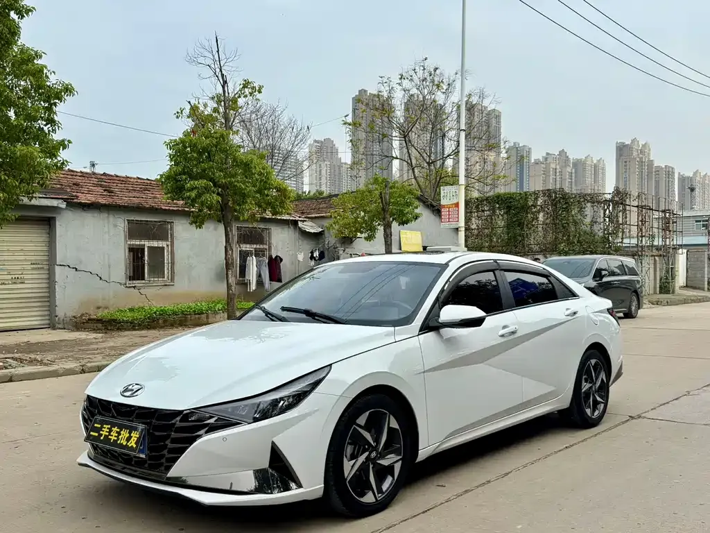 Hyundai Elantra 2023 из CN, фото 1