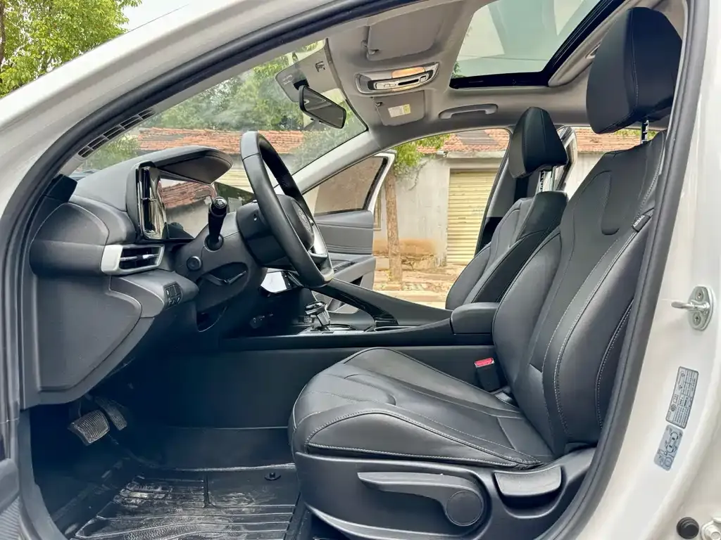 Hyundai Elantra 2023 из CN, фото 10