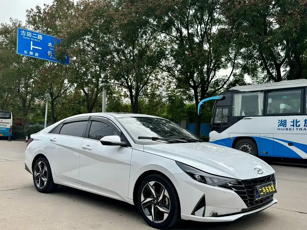 Hyundai Elantra 2023 из CN, фото 3