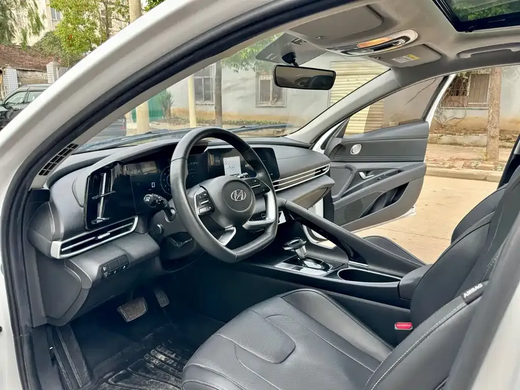 Hyundai Elantra 2023 из CN, фото 4
