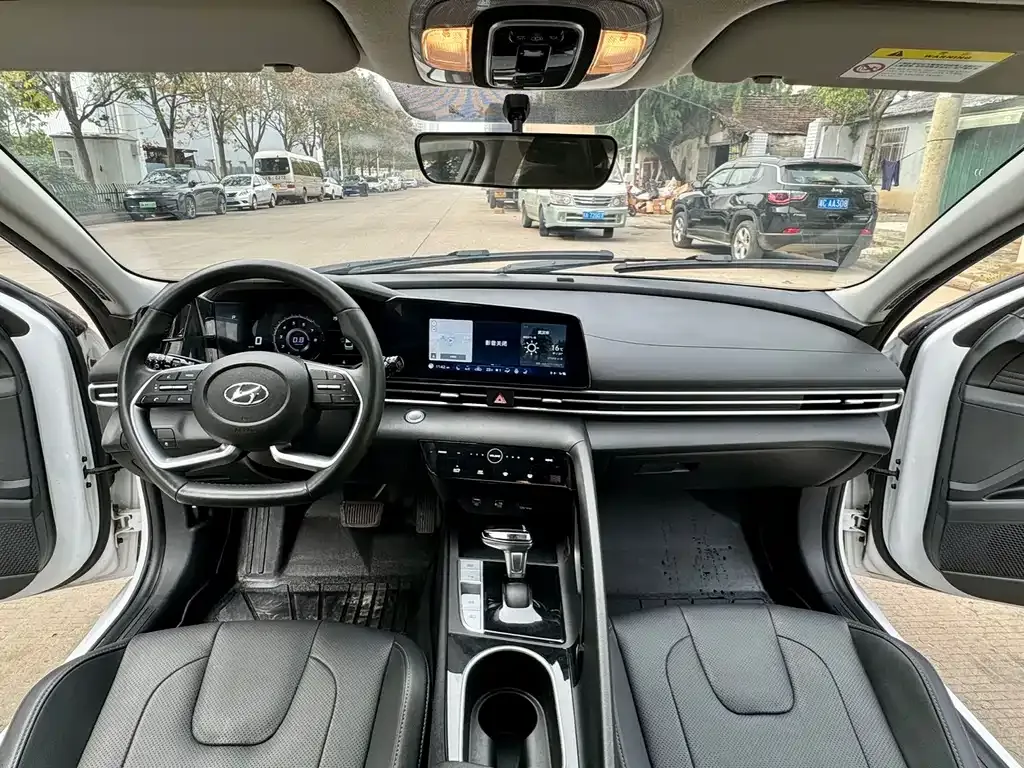 Hyundai Elantra 2023 из CN, фото 5