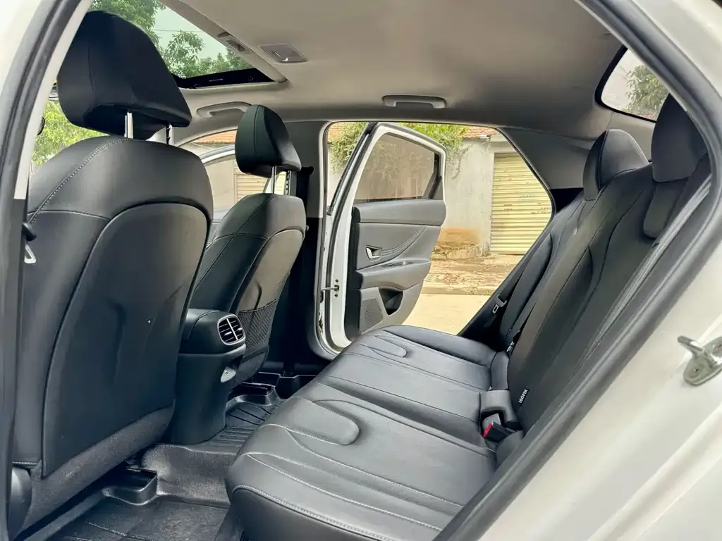Hyundai Elantra 2023 из CN, фото 6