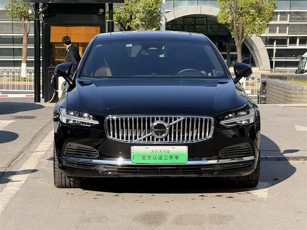 Volvo S90 PHEV 2024 из CN, фото 2