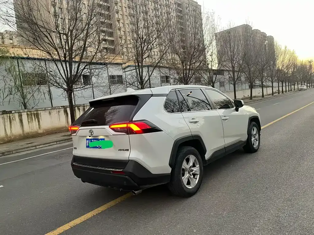 Toyota RAV4 2022 из CN, фото 4