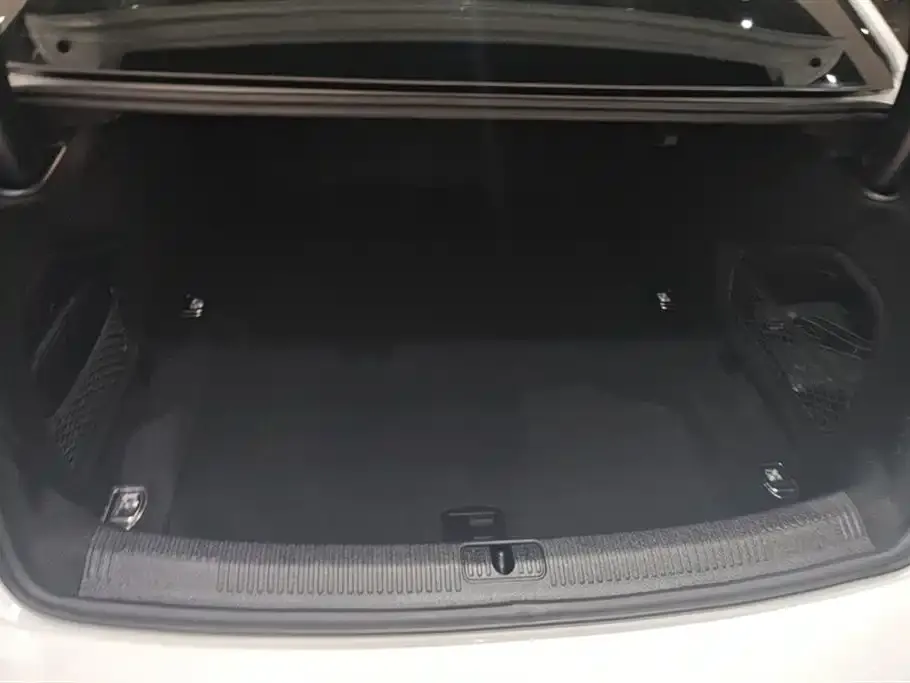 Audi A4L 2021 из CN, фото 4