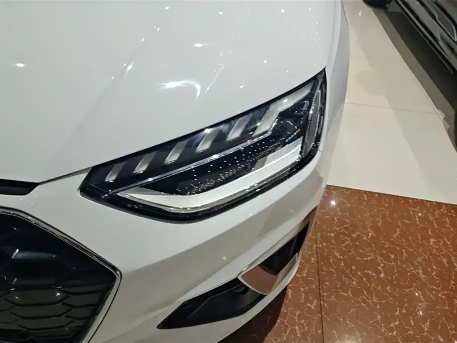 Audi A4L 2021 из CN, фото 5