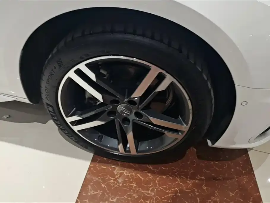 Audi A4L 2021 из CN, фото 6