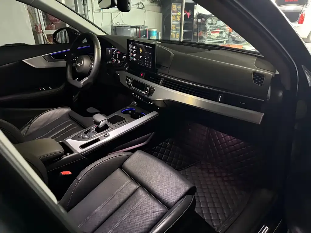Audi A4L 2023 из CN, фото 10
