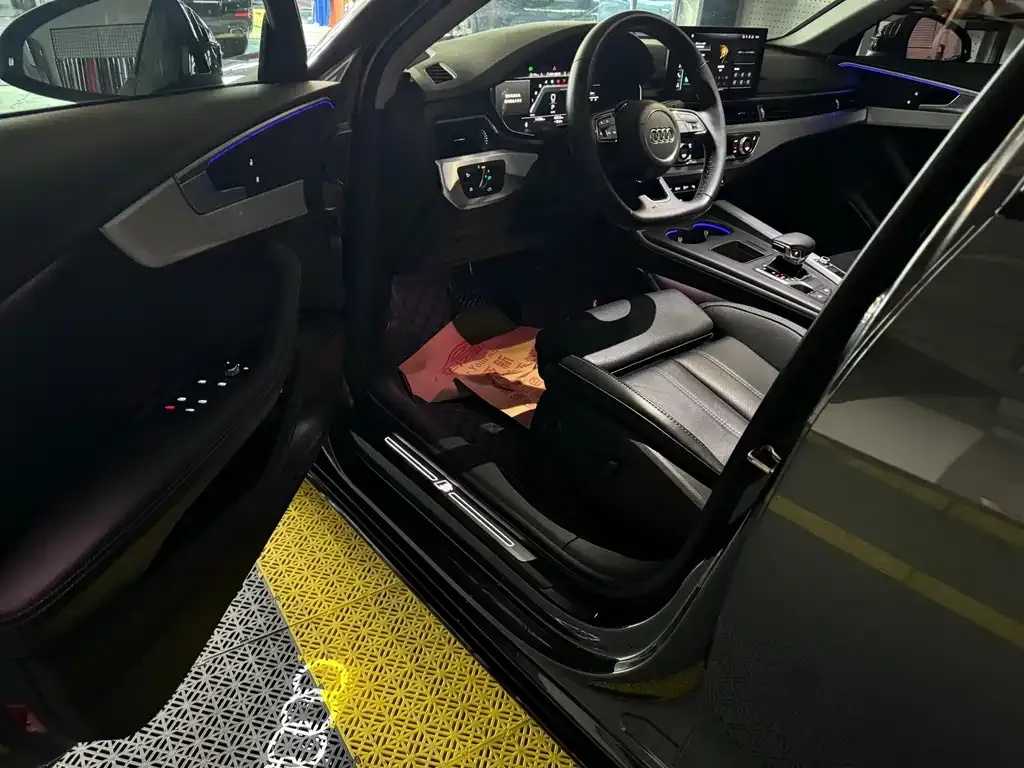 Audi A4L 2023 из CN, фото 4
