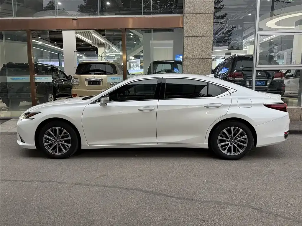 Lexus ES 2024 из CN, фото 3