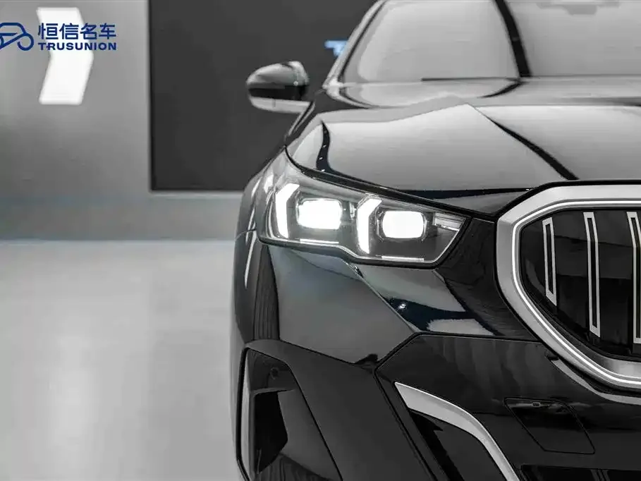 BMW 5 Series — фото 10