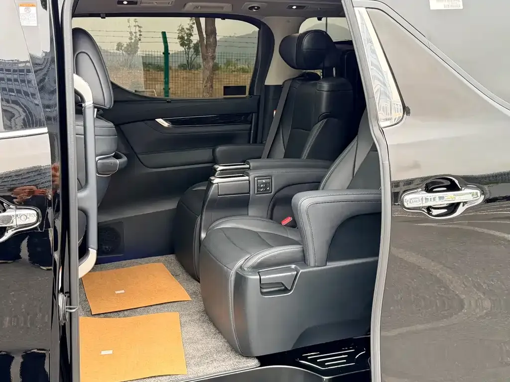 Toyota Vellfire 2021 из CN, фото 10