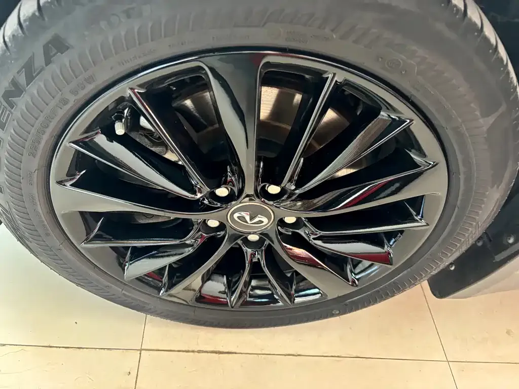 Infiniti Q50L 2021 из CN, фото 3
