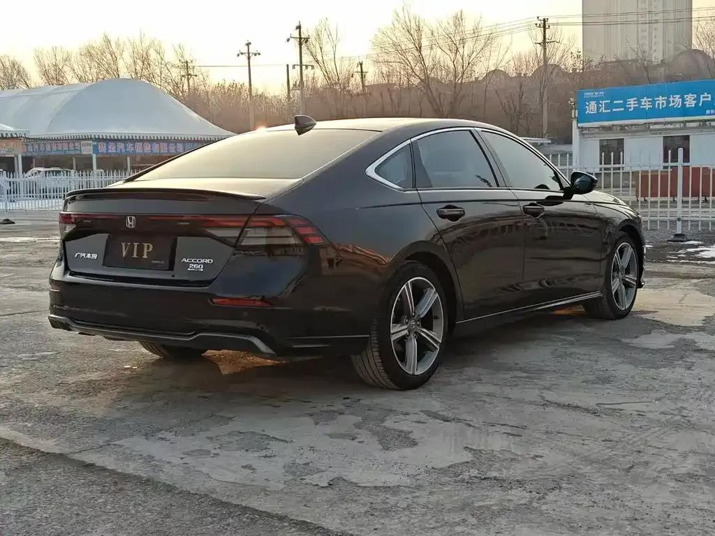 Honda Accord — фото 9