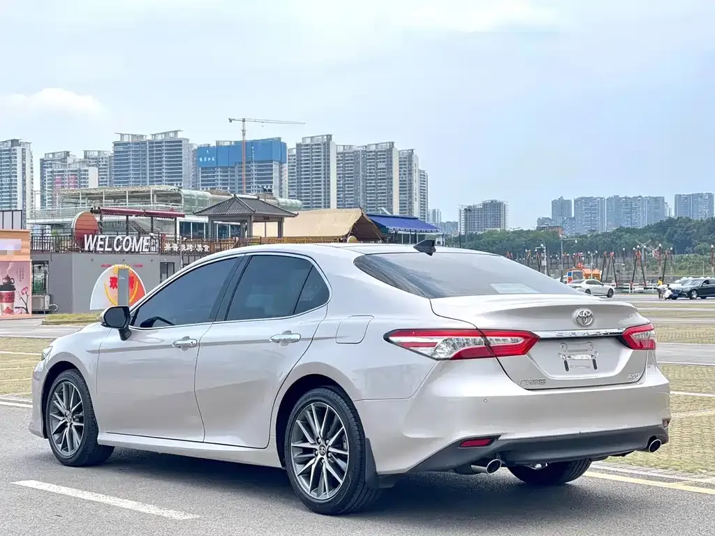 Toyota Camry — фото 8