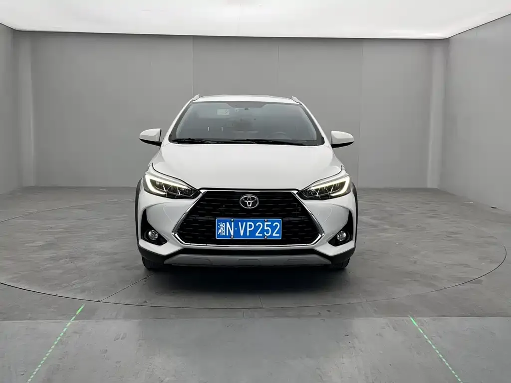 Toyota Yaris L — фото 2