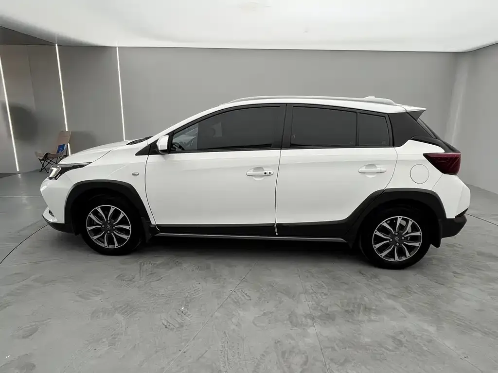 Toyota Yaris L — фото 4