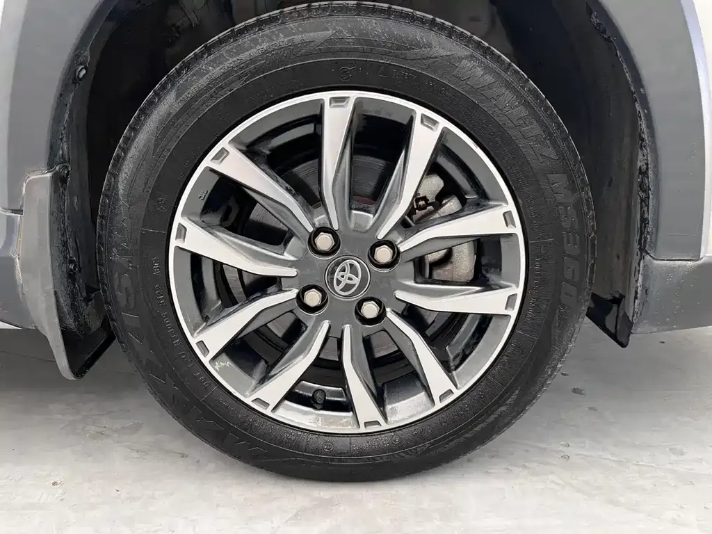 Toyota Yaris L — фото 5