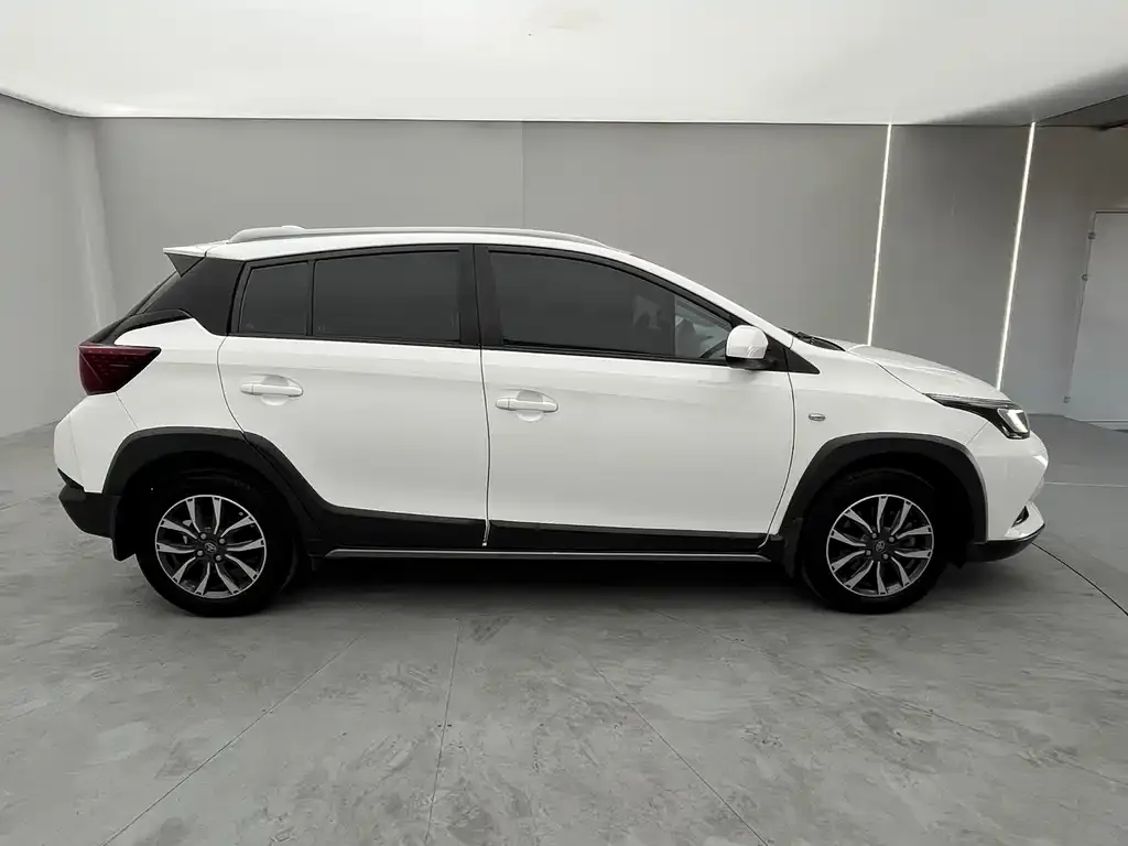 Toyota Yaris L — фото 6