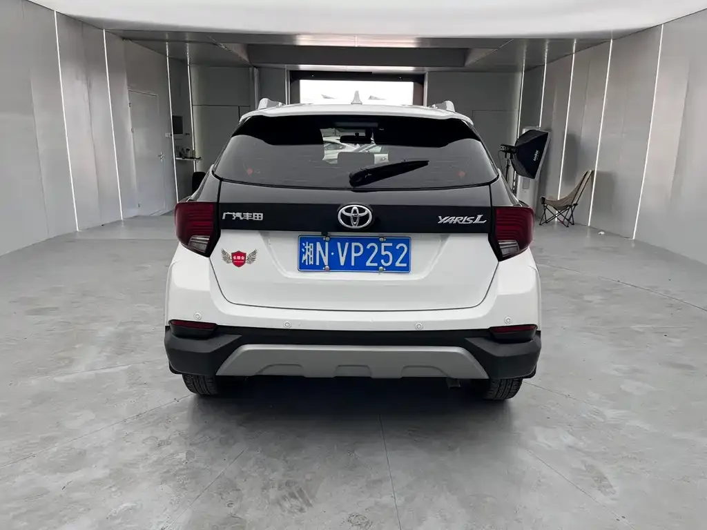Toyota Yaris L — фото 8