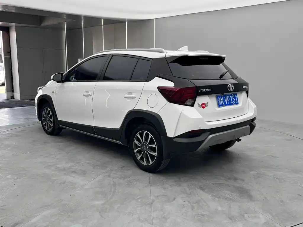 Toyota Yaris L — фото 9