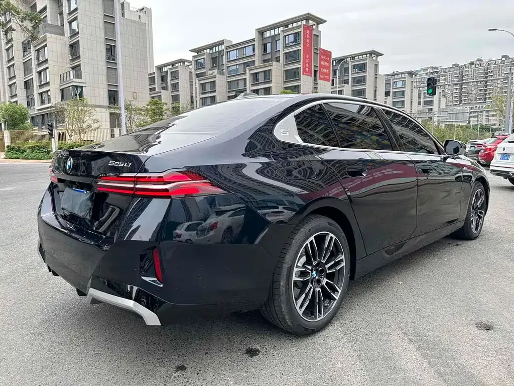 BMW 5 Series — фото 5