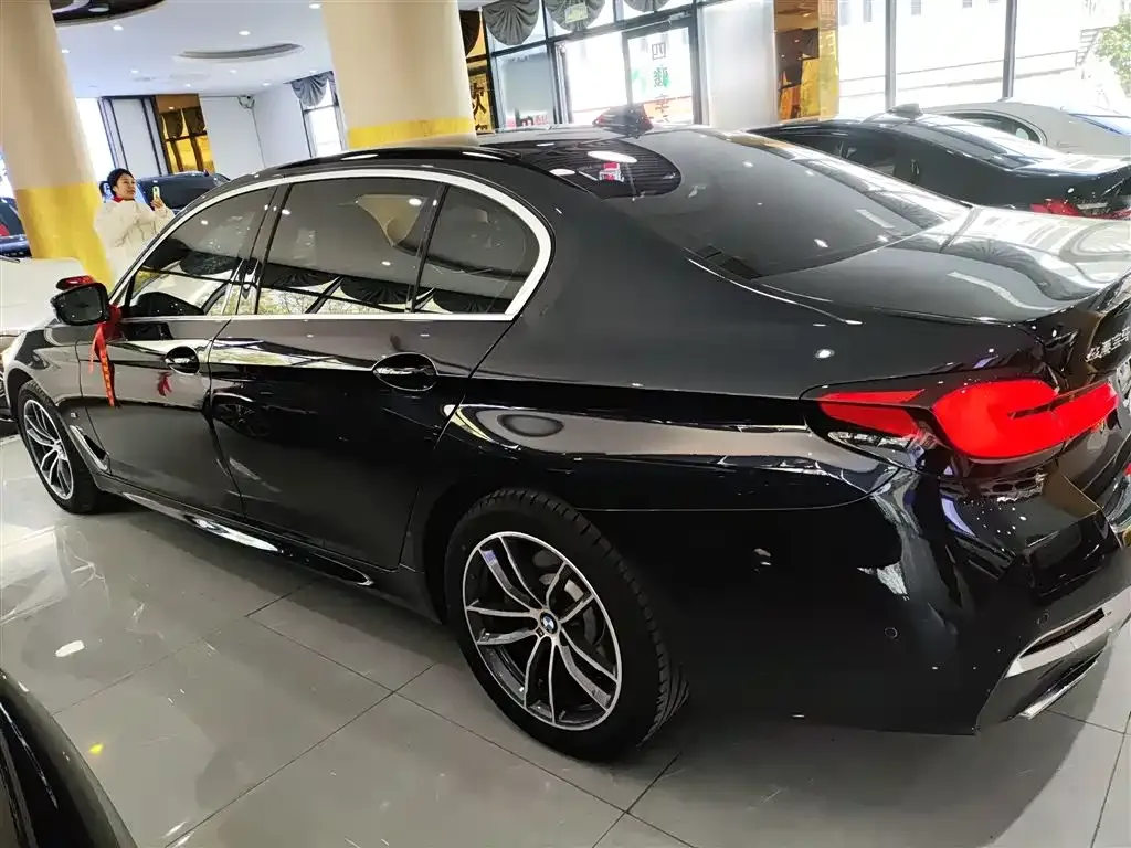 BMW 5 Series — фото 5