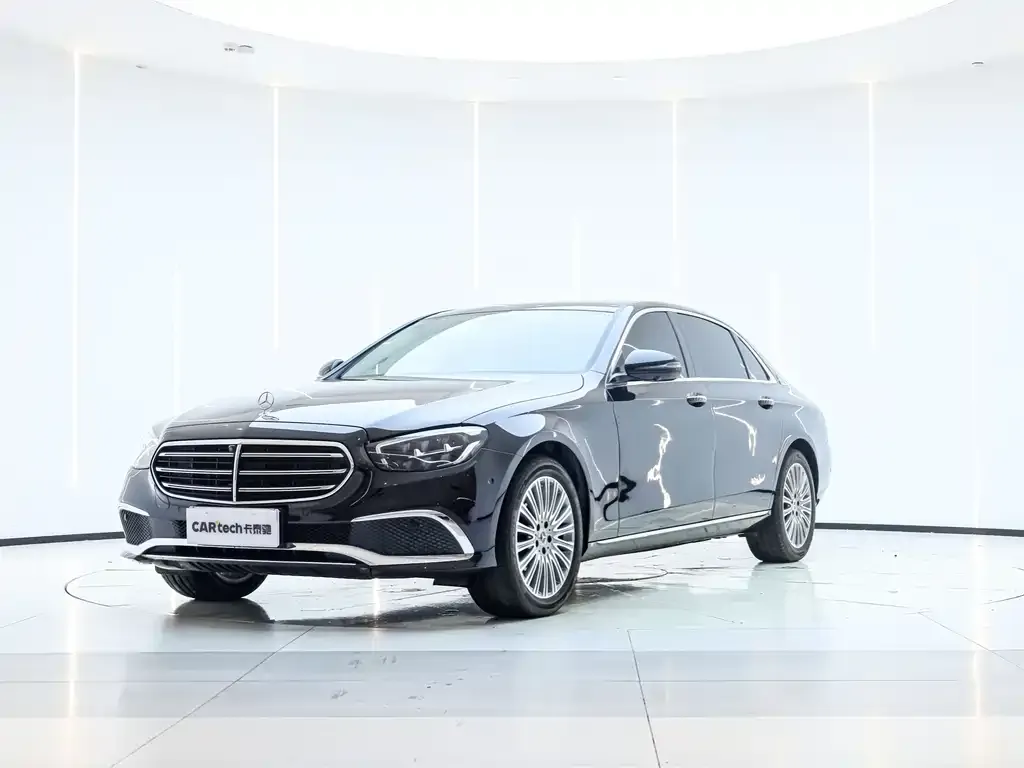 Mercedes-Benz E-Class — фото 1