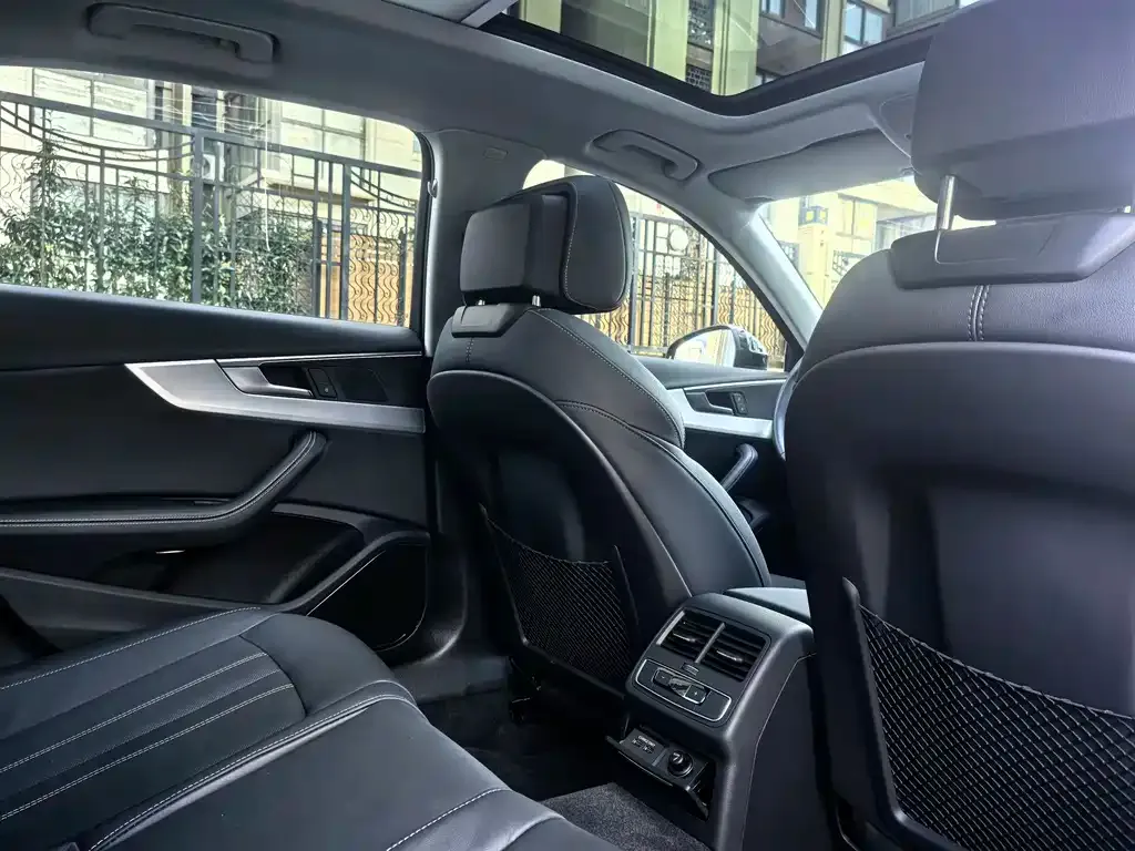 Audi A4L 2022 из CN, фото 10