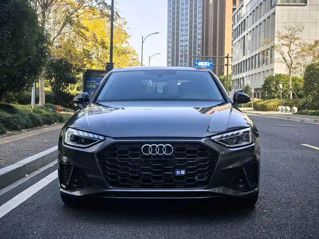 Audi A4L 2022 из CN, фото 2