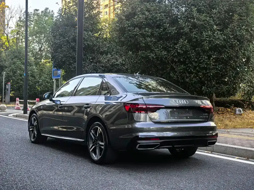 Audi A4L 2022 из CN, фото 4