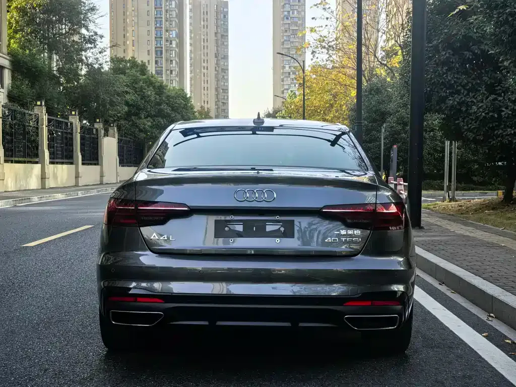 Audi A4L 2022 из CN, фото 5