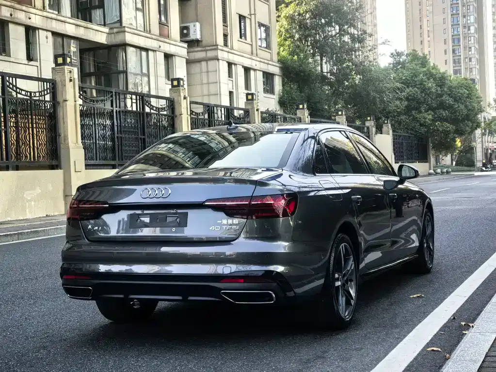 Audi A4L 2022 из CN, фото 6
