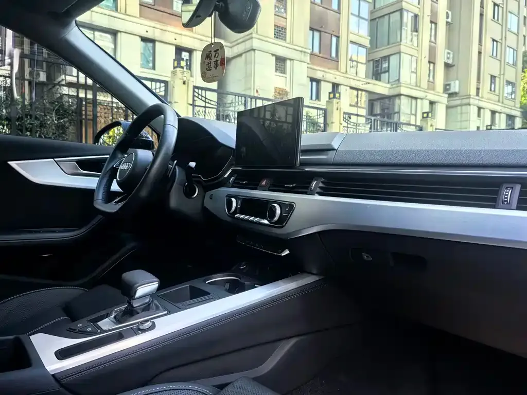 Audi A4L 2022 из CN, фото 9