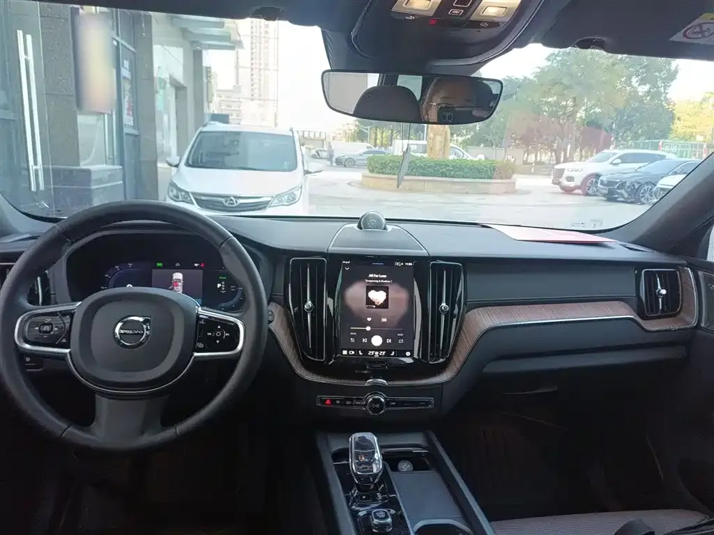 Volvo XC60 PHEV 2024 из CN, фото 10