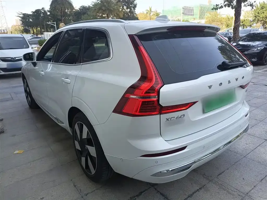 Volvo XC60 PHEV 2024 из CN, фото 5