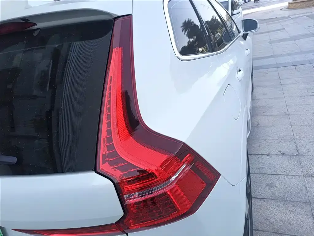 Volvo XC60 PHEV 2024 из CN, фото 8
