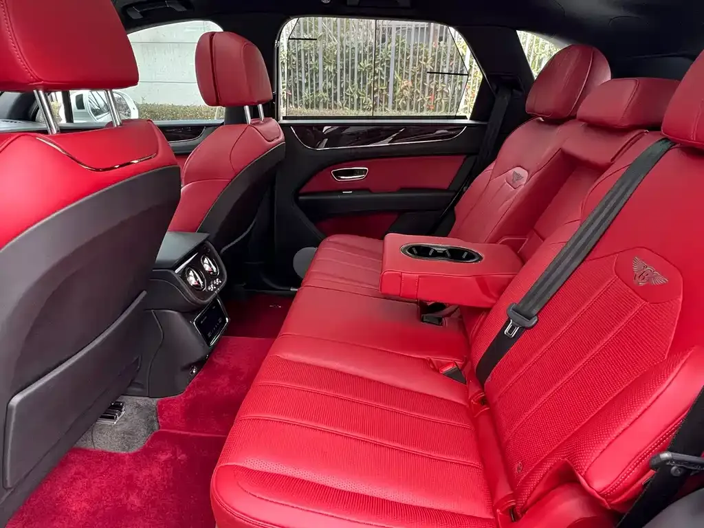 Bentley Bentayga 2021 из CN, фото 10