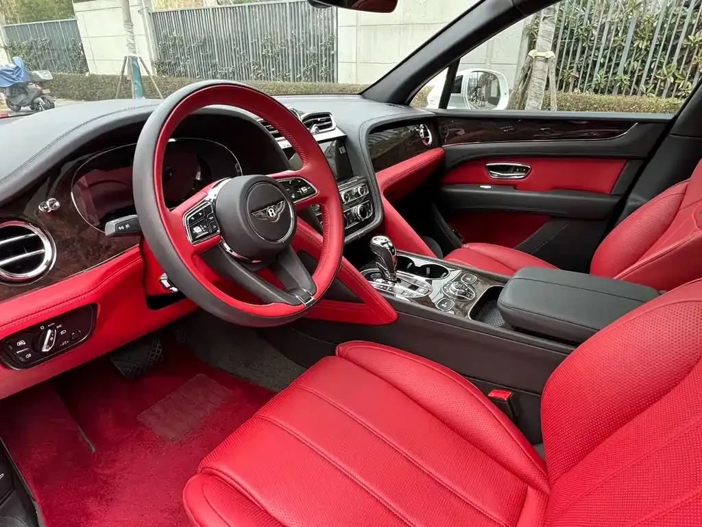 Bentley Bentayga 2021 из CN, фото 5