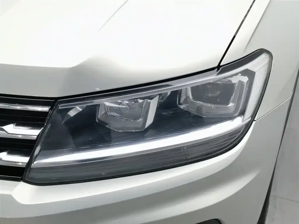 Volkswagen Tiguan L — фото 7