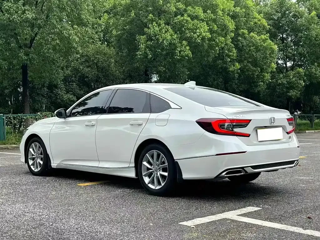 Honda Accord — фото 7