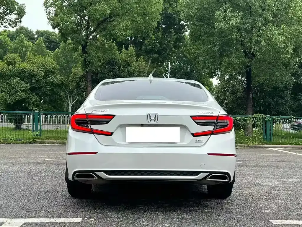 Honda Accord — фото 8