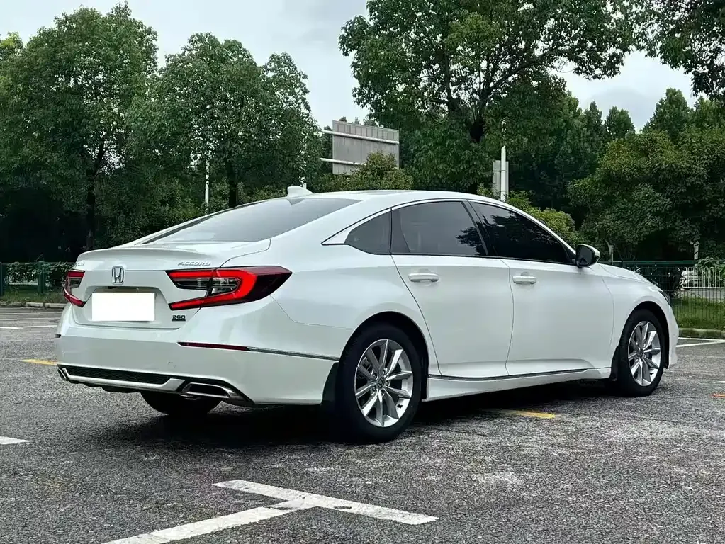 Honda Accord — фото 9