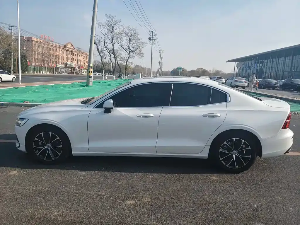 Volvo S60 2022 из CN, фото 2