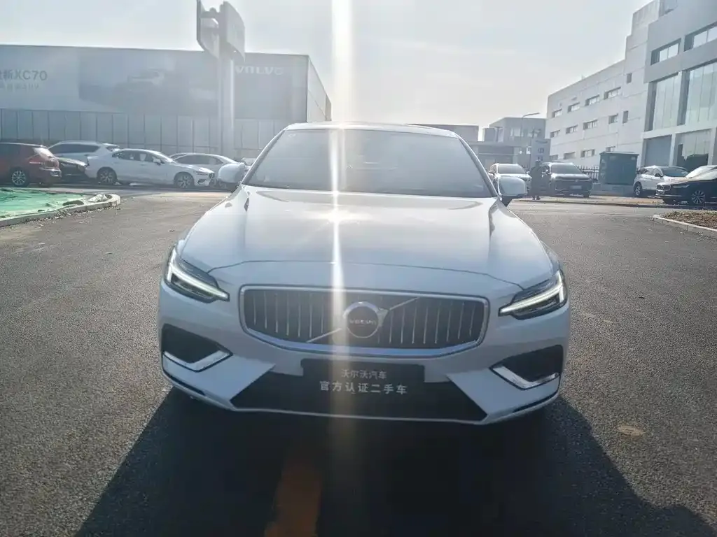 Volvo S60 2022 из CN, фото 3